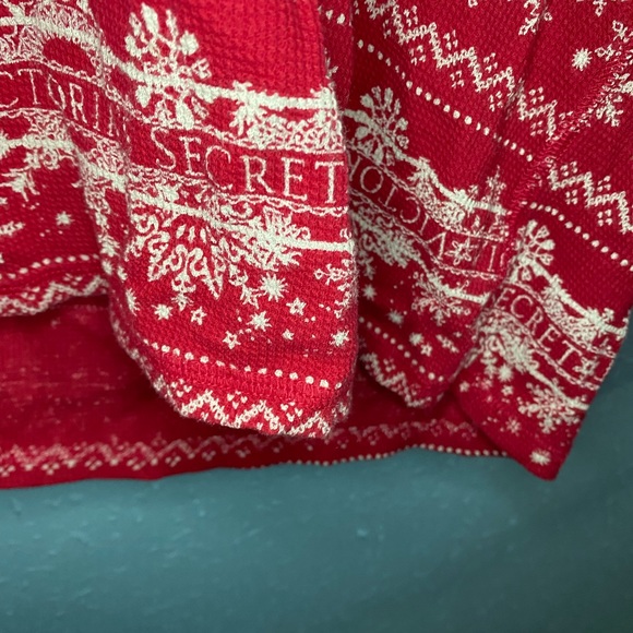 Victoria's Secret Women’s Red Christmas Snowflake Button Up Sweater Size M - Picture 5 of 8
